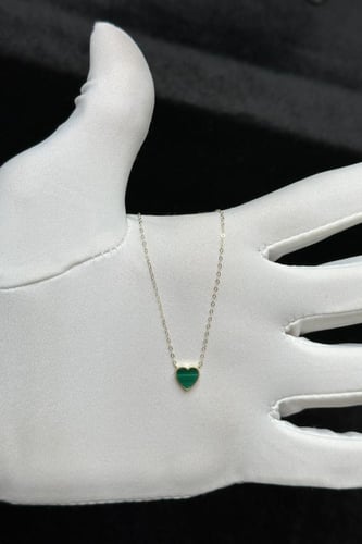 سلسال ذهب قلب عيار 18 مع صدف اخضر وزن 0.6 جرام