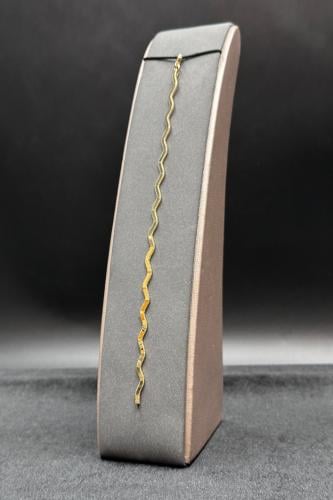اسوارة ذهب عيار 18 بتصميم ايطالي متموج وزن 5.4 جرا...