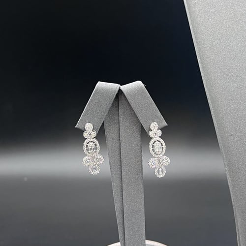 طقم ذهب ابيض شال موديل الماس عيار 18 وزن 30.15 جرا...