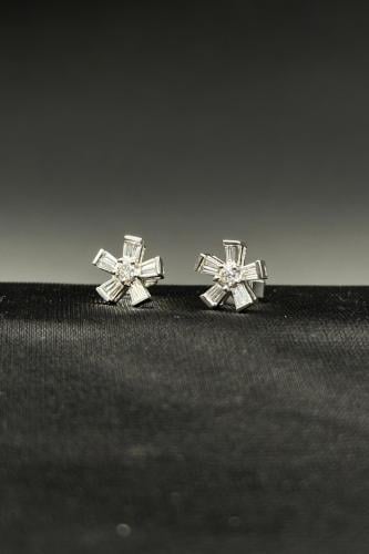 حلق الماس وزن الذهب : 1.78 جرام وزن الألماس : 0.33...