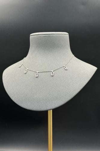 شوكر مستطيل ذهب ابيض تصميم الماس عيار 18 وزن من 5....