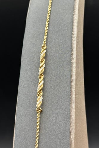 اسوارة ذهب مع لؤلؤ عيار 18 وزن الذهب من 1.16 الى 1...