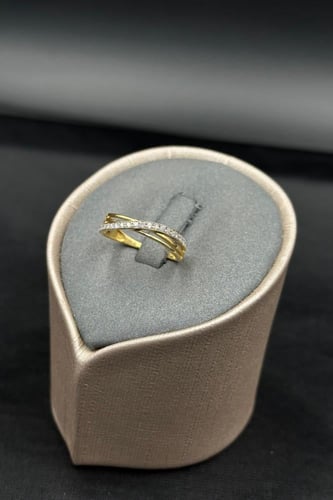 خاتم الماس وزن الذهب : 2.0 جرام وزن الألماس : 0.15...