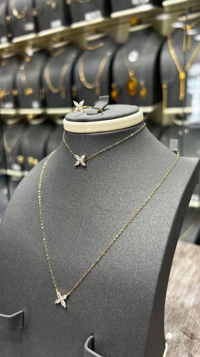 طقم ذهب فراشة كريستال لون شفاف