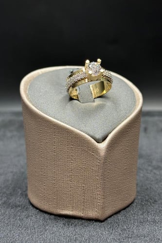 دبلة ذهب مع فص سوليتير عيار 18 وزن 6 جرام