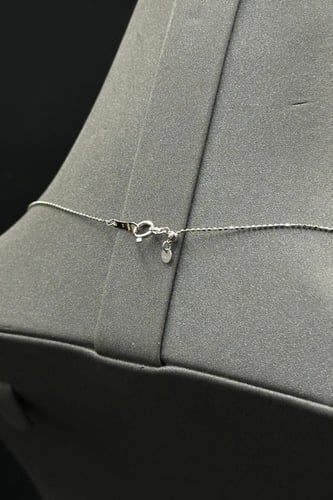 عقد الماس وزن الذهب : 1.42 جرام وزن الألماس : 0.3...