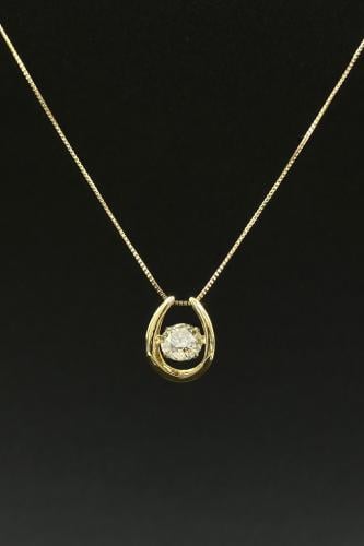 عقد الماس وزن الذهب : 2.43 جرام وزن الألماس : 1.0...