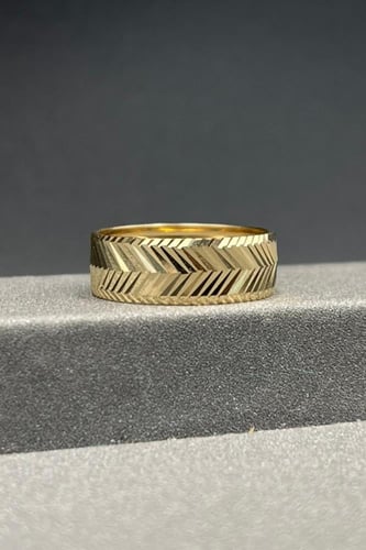 دبلة ذهب صافي عيار 18 وزن من 2.1 الى 2.4 جرام