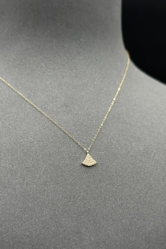 سلسال ذهب عيار ١٨ مثلث تصميم الماس وزن 0.4 جرام