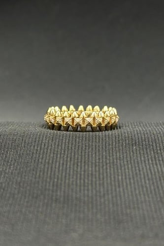 دبلة ذهب تصميم الماس عيار 18 وزن من 6.4 الى 6.5 جر...