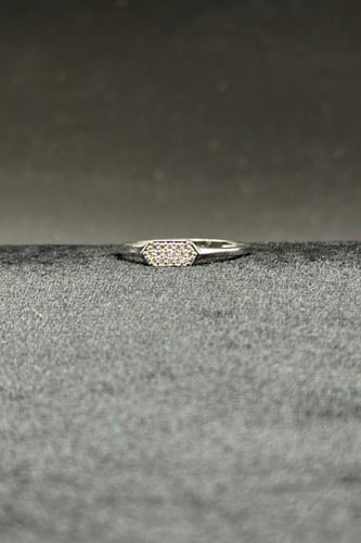 خاتم ذهب ابيض عيار 18 تصميم الماسي ناعم وزن 0.9 جر...