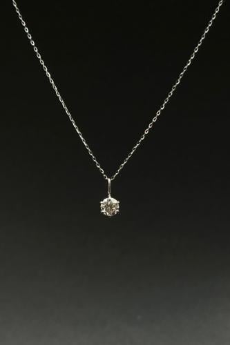 عقد الماس وزن الذهب : 1.16 جرام وزن الألماس : 0.30...