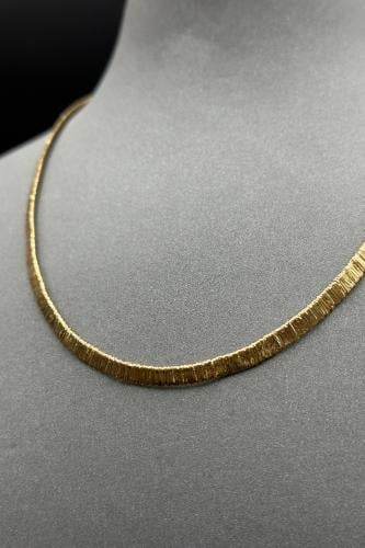 عقد ذهب عيار 18 حرير ( حجم صغير ) وزن 9.75 جرام