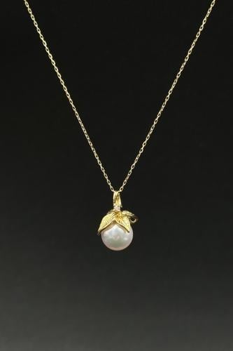 عقد الماس مع لؤلؤ وزن الذهب : 1.77 جرام وزن الألما...