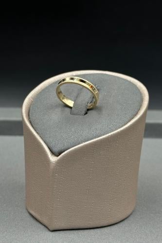 دبلة ذهب صافي عيار 18 وزن من 2.4 الى 2.6 جرام