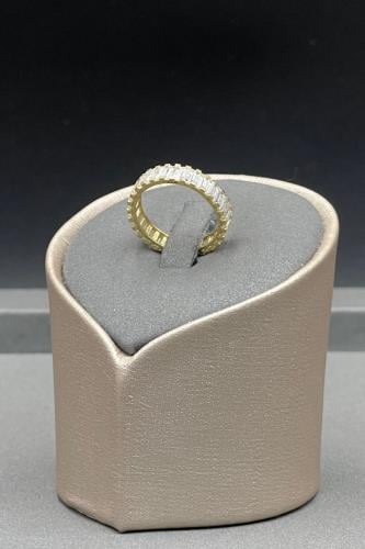 دبلة مع باقيت ذهب تصميم الماس عيار 18 وزن 2.8 جرام