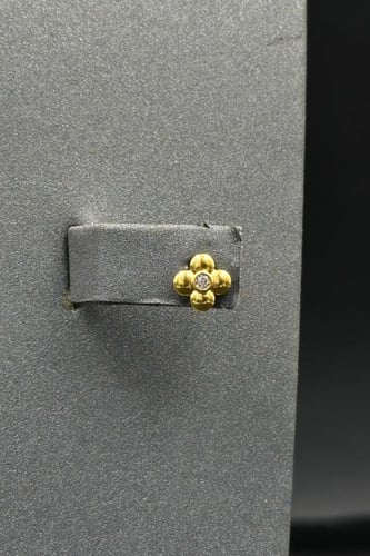 طقم زهرة ذهب تصميم الماس عيار 21 وزن 2.1 جرام