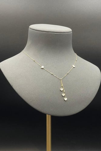 عقد قلب نازل ذهب مع صدف ابيض عيار 18 وزن 2.5 جرام