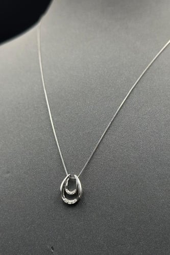 عقد الماس وزن الذهب : 2.5 جرام وزن الألماس : 0.03...