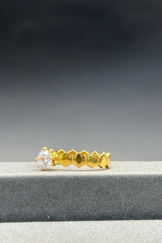 دبلة الخلية مع فص سوليتير ذهب تصميم الماس عيار 18...