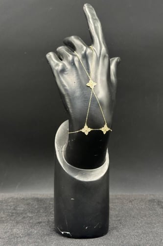 كف ذهب عيار 18 زهرة تصميم الماس وزن من 2.1 الى 2.2...