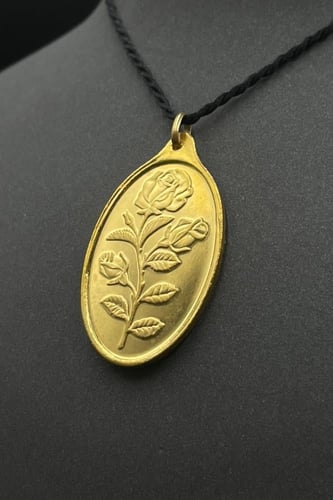 سبيكة ذهب وزن 1 اونصة عيار 24 شكل بيضاوي مع عروه