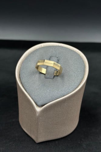 دبلة ذهب صافي عيار 18 وزن من 2.5 الى 2.9 جرام