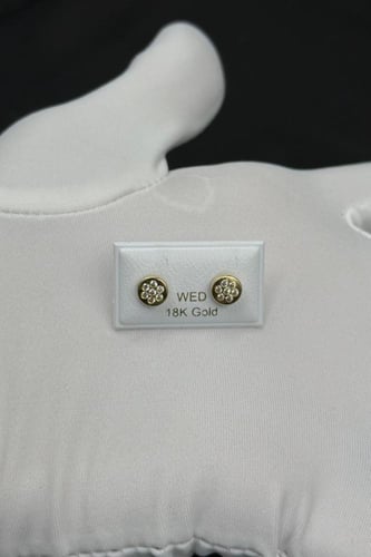 حلق طبي وردة ذهب تصميم الماس عيار 18