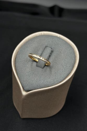 خاتم الماس وزن الذهب : 1.93 جرام وزن الألماس : 0.1...