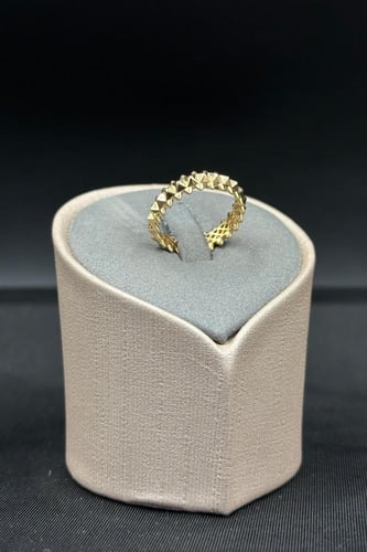 دبلة ذهب صافي عيار 18 وزن من 2.2 الى 2.4 جرام