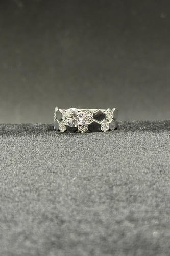 دبلة خلية توينز ذهب ابيض مع فص سوليتير عيار 18 وزن...