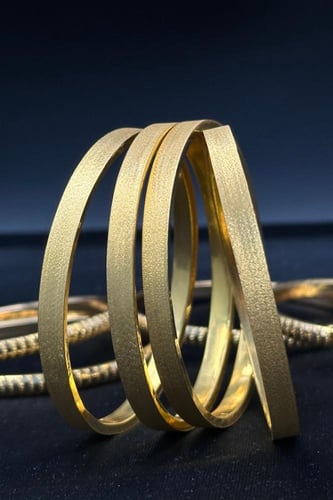 بناجر العبير ذهب صافي عيار 21 بتصميم فاخر واوزان م...