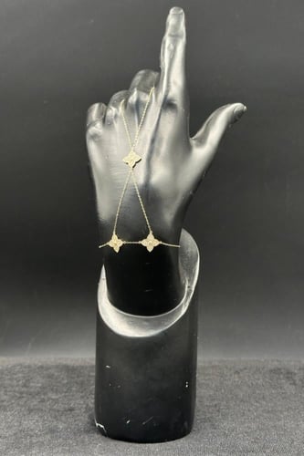 كف ذهب عيار 18 زهرة تصميم الماس وزن من 2.1 الى 2.2...