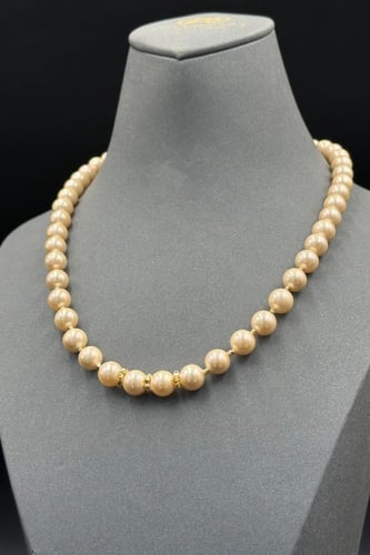 عقد ذهب مع لؤلؤ عيار 18 وزن 1.6 جرام