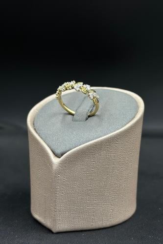 خاتم الماس وزن الذهب : 2.98 جرام وزن الألماس : 0.3...