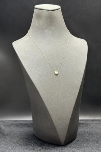 عقد قلب ذهب مع صدف ابيض عيار 18 وزن 0.5 جرام