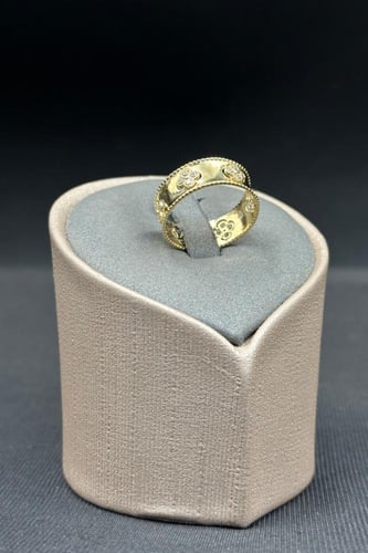 دبلة وردة ذهب تصميم الماس عيار 18 وزن 3جرام