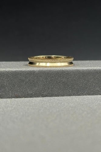 دبلة ذهب صافي عيار 18 وزن من 2.4 الى 2.6 جرام