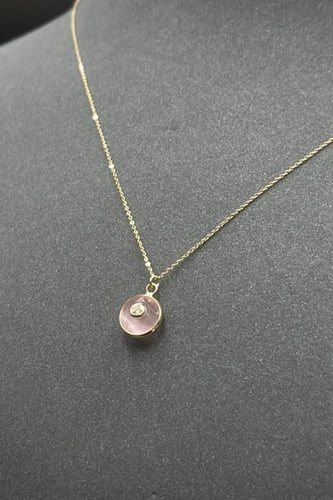 سلسال ذهب عيار 18 مع فص وردي تصميم الماس وزن من 1...