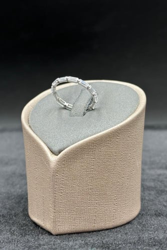 دبلة باقيت ذهب تصميم الماس عيار 18 وزن من 1.5 ال 1...