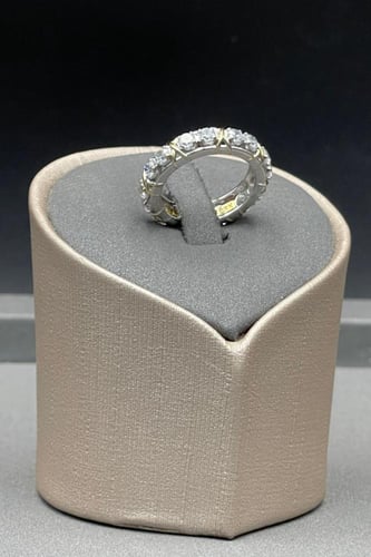 دبلة ذهب ابيض تصميم الماس عيار 18 وزن من 5.2 الى 5...