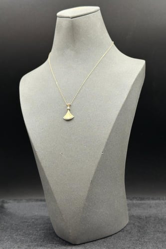 سلسلة ذهب عيار 18 مثلث بتصميم الماس وزن من 1.3 الى...