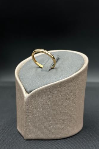 خاتم الماس وزن الذهب : 1.93 جرام وزن الألماس : 0.1...