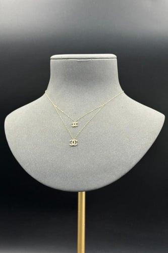 عقد شكل C دورين ذهب تصميم الماس عيار 18 وزن من 0.7...