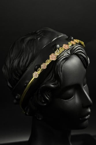 طوق ورد الطائف ذهب ايطالي عيار 18 وزن 24.5 جرام