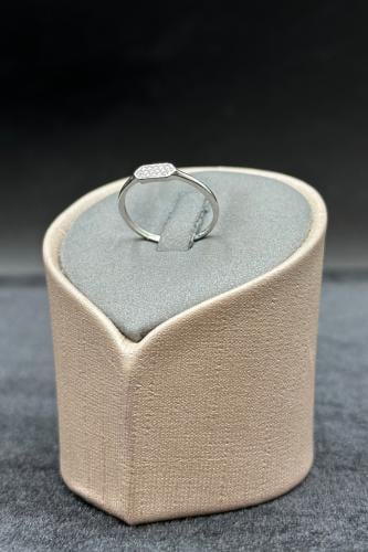 خاتم ذهب ابيض عيار 18 تصميم الماسي ناعم وزن 0.9 جر...