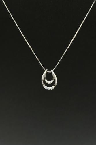 عقد الماس وزن الذهب : 2.5 جرام وزن الألماس : 0.03...