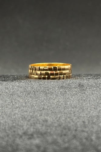 مرامي ذهب صافي عيار 21 وزن من 3.8 الى 4.1 جرام