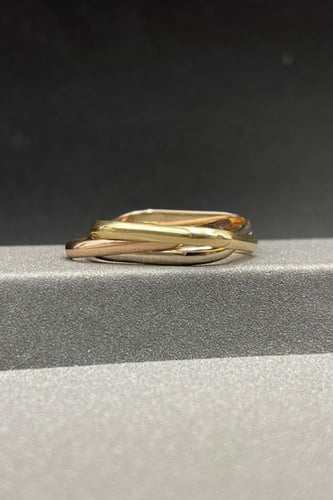 خاتم ذهب فخم عيار 18 بتصميم مربع ثلاث طبقات وزن من...