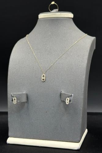 طقم اطفال مستطيل ذهب تصميم الماس عيار 18 وزن 1.3 ا...